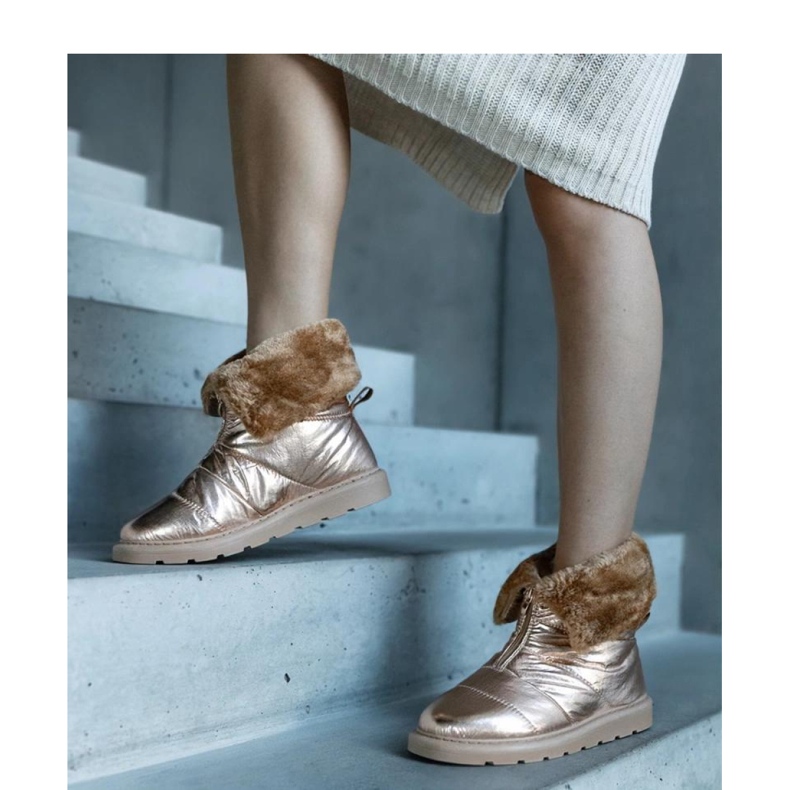 Botas de nieve con aislamiento dorado y cuello. 1