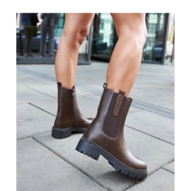 Botas altas marrones decoradas con circonitas marrón 3