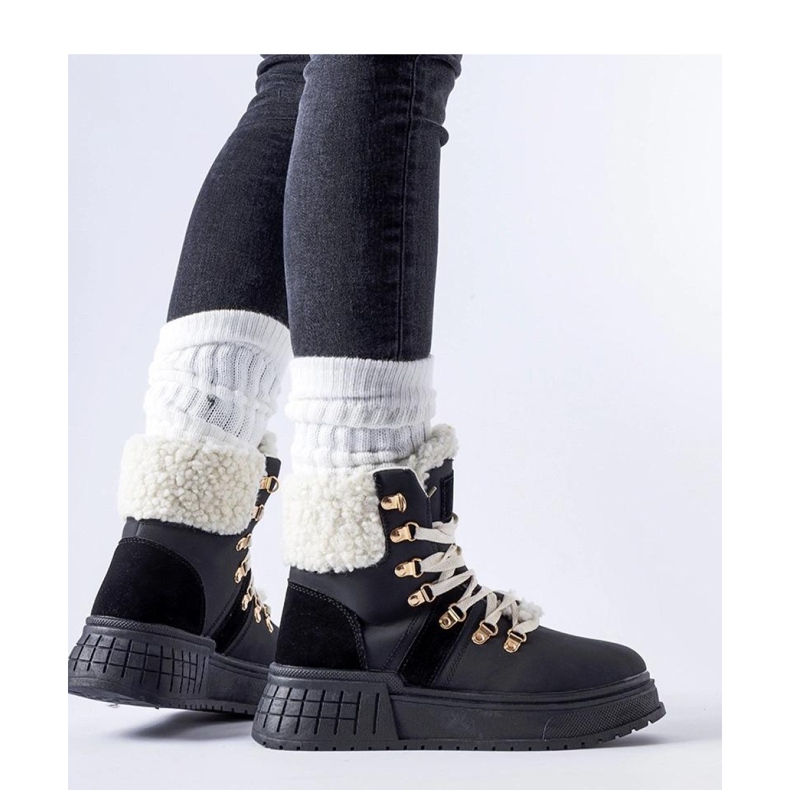 Trabajadores negros en una plataforma masiva 1