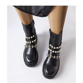 Botas negras decoradas con perlas. negro 2