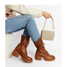 Botas marrones caladas con tacones altos marrón 1