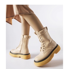 Trabajadores de plataforma aislada beige 1 Trabajadores de plataforma aislada beige 1