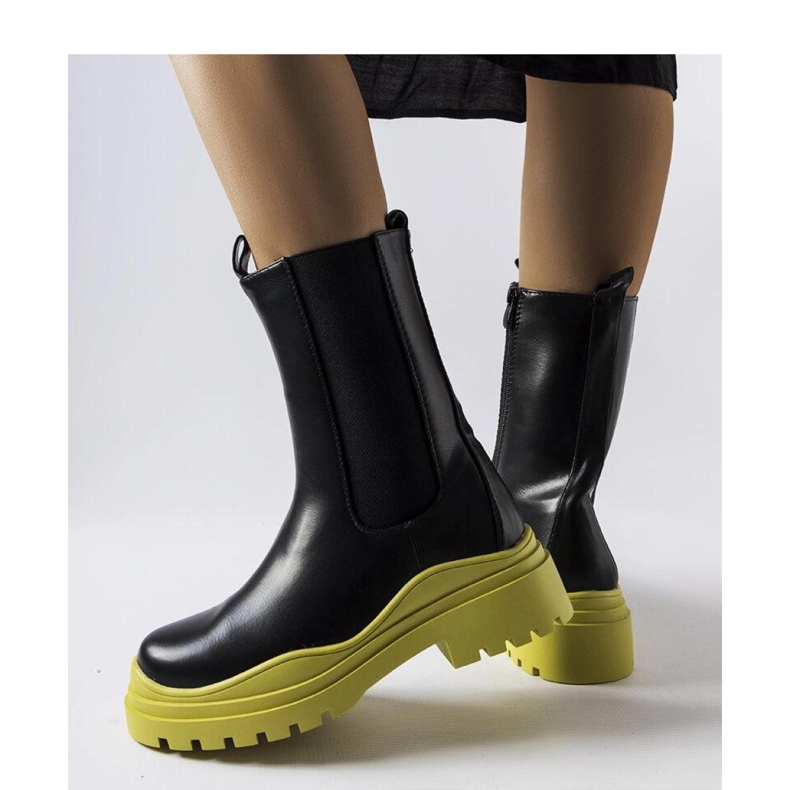 Botas negras con suela de color. negro 1