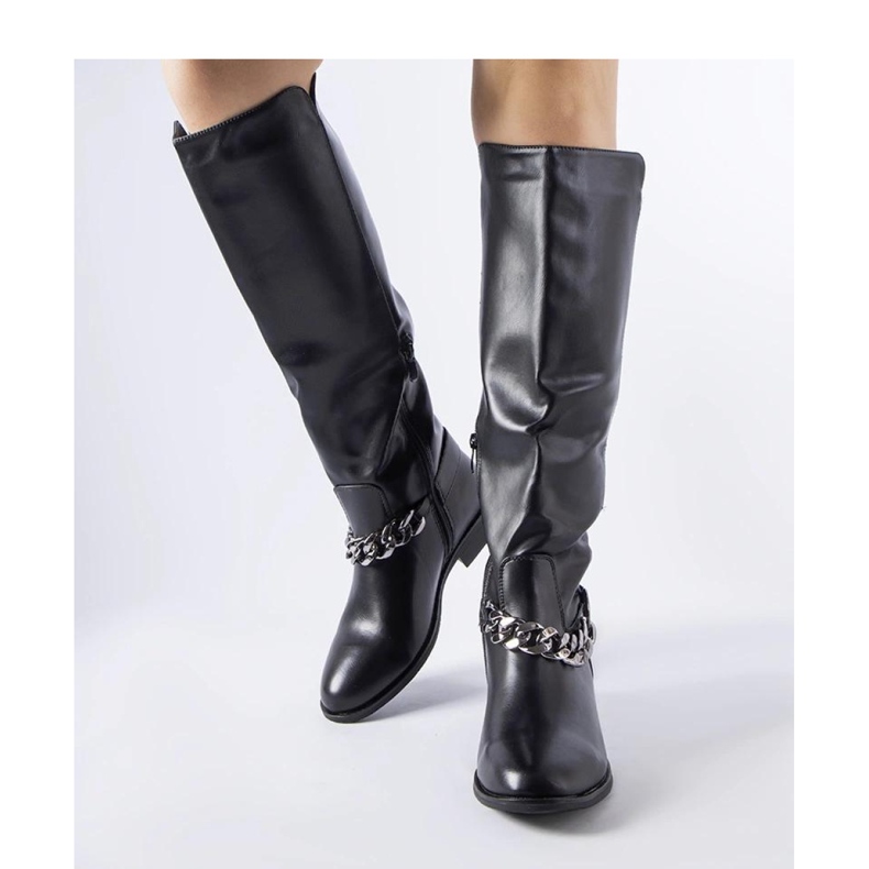 Botas aislantes negras con cadena. negro 1