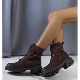 Botas de montaña de color marrón oscuro 1