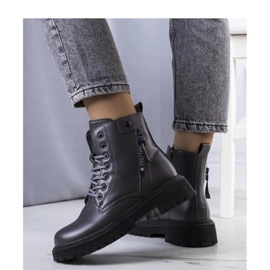 Botas de montaña grises con aislamiento 2