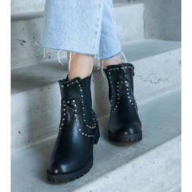 Botines negros decorados 1