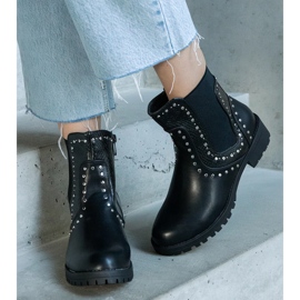 Botines negros decorados 2