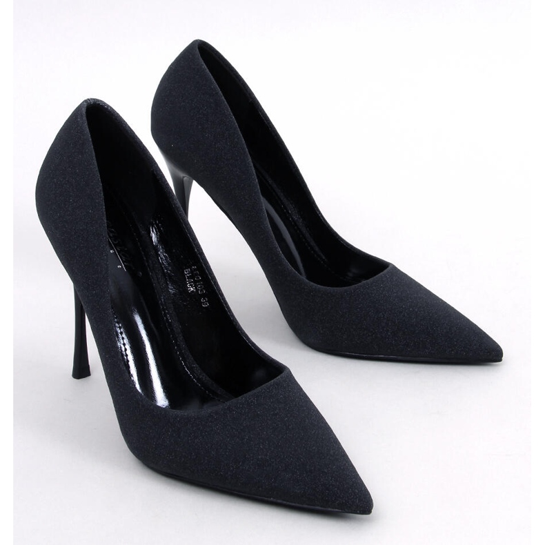 Tacones brillantes con partículas negras. negro 1