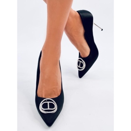 Tacones negros con decoración de cristal. 2
