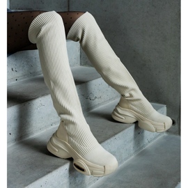 Botas sin cordones beige con parte superior flexible y suela maciza 1