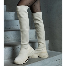 Botas sin cordones beige con parte superior flexible y suela maciza 2