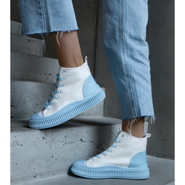 Zapatillas con plataforma en blanco y azul. 2