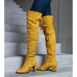 Botas altas amarillas confeccionadas en ante ecológico. amarillo 2