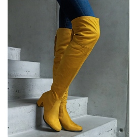 Botas altas amarillas confeccionadas en ante ecológico. amarillo 3