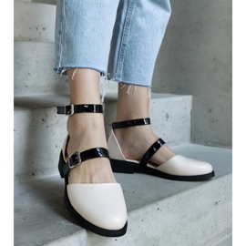 Bailarinas beige con hebilla 1