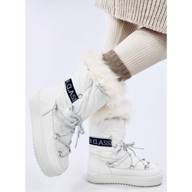 Botas de nieve blancas con pelo. blanco 2