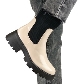 Trabajadores de charol beige con parte superior flexible. 5