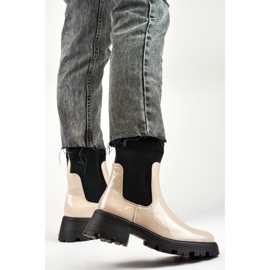 Trabajadores de charol beige con parte superior flexible. 6