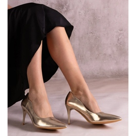 Bombas de tacones altos metálicos dorados barnizados 1