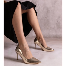 Bombas de tacones altos metálicos dorados barnizados 2