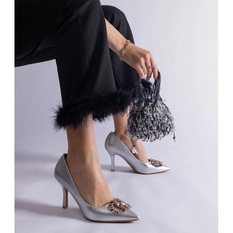 Tacones plateados decorados con circonitas de colores. plata 1