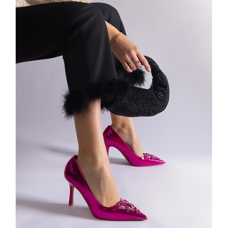 Stilettos de charol rosa decorados con circonitas 1