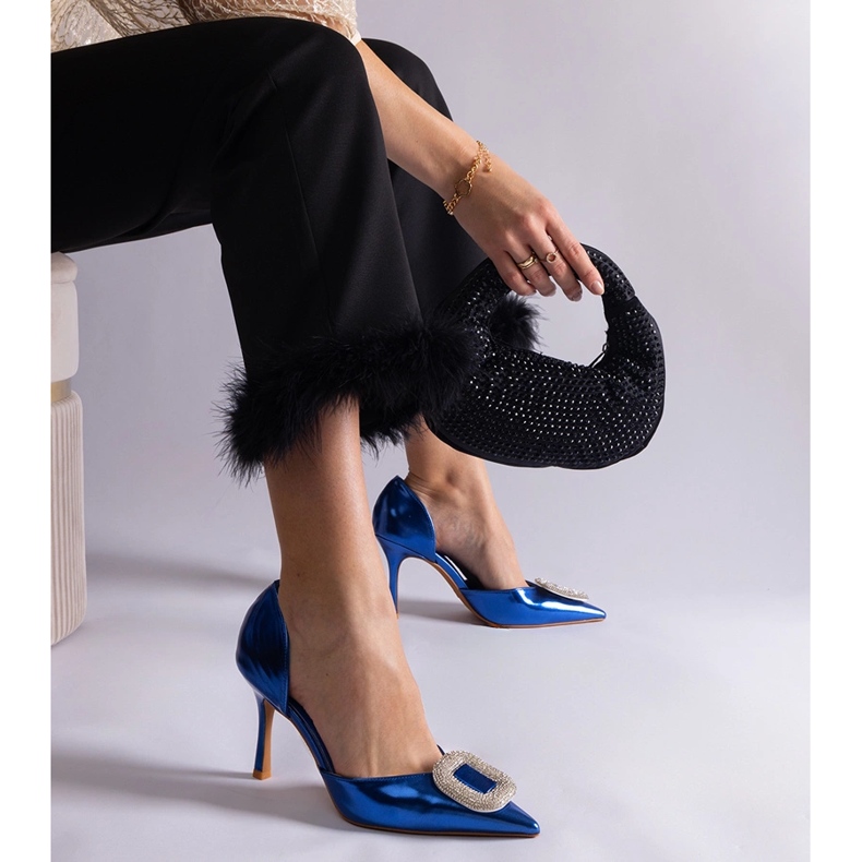 Alfileres azules decorados con circonitas 2