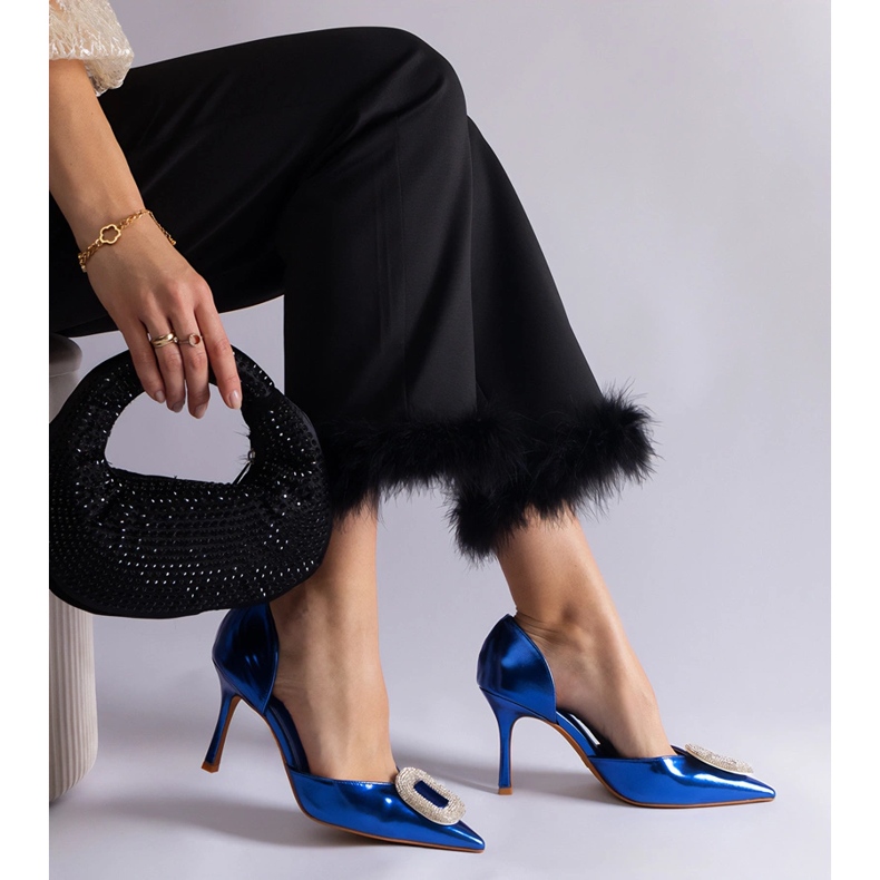 Alfileres azules decorados con circonitas 1