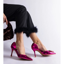 Tacones rosas decorados con circonitas. 2