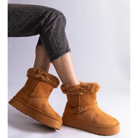Botas de nieve con aislamiento marrón decoradas con piel. 2