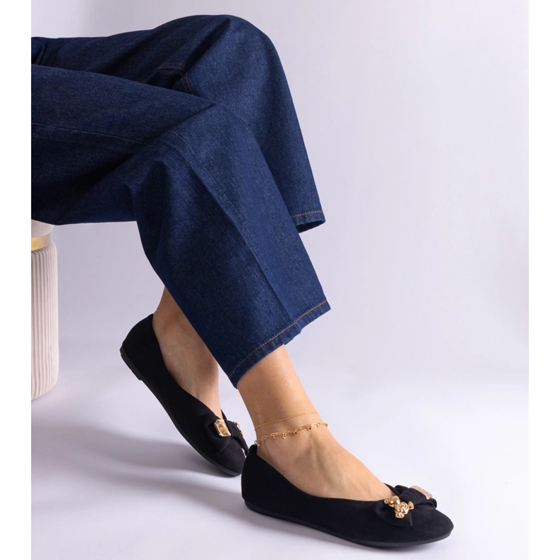 Bailarinas negras decoradas con lazo y broche. negro 1 Bailarinas negras decoradas con lazo y broche. negro 1