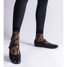 Bailarinas negras con puntera de charol y cierre con velcro. negro 3