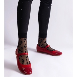 Bailarinas rojas con puntera de charol y cierre con velcro. rojo 2