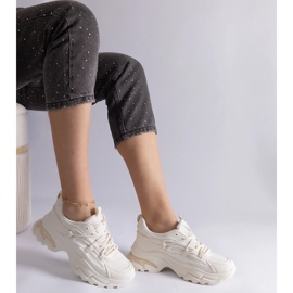Beige Sports Sneakers en una suela masiva 3