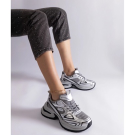 Zapatillas plateadas con suela maciza. plata 1