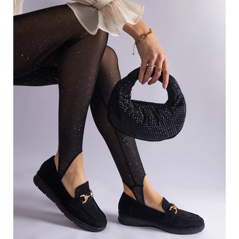 Mocasines de mujeres negras con gamuza ecológica con una cadena negro 1