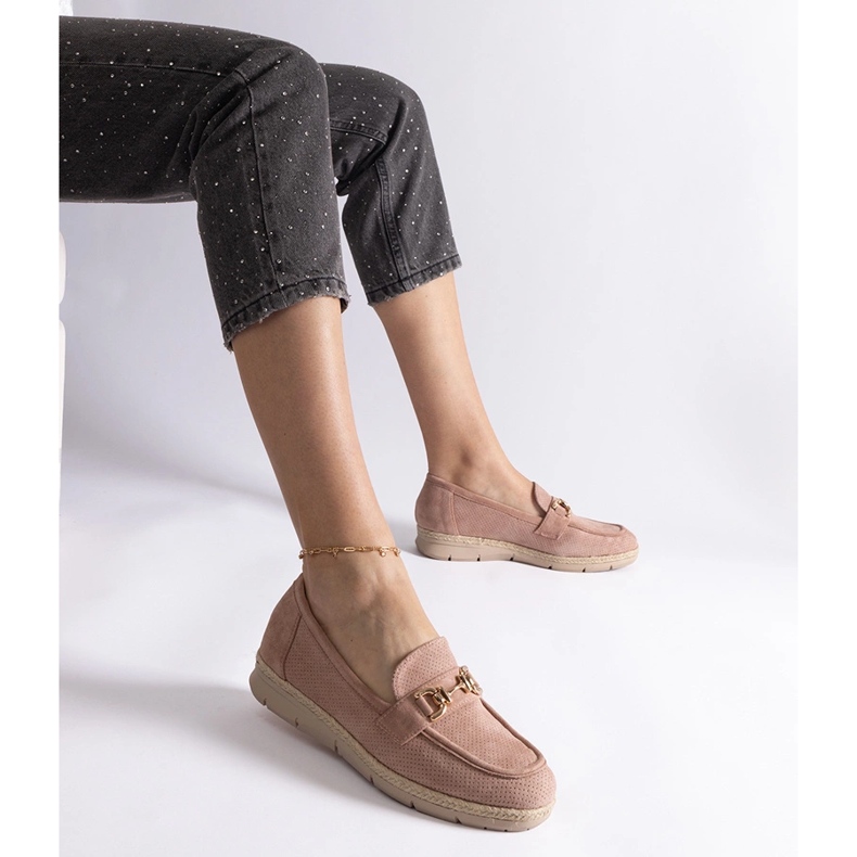 Mocasines de mujer rosa con gamuza ecológica con una cadena 1