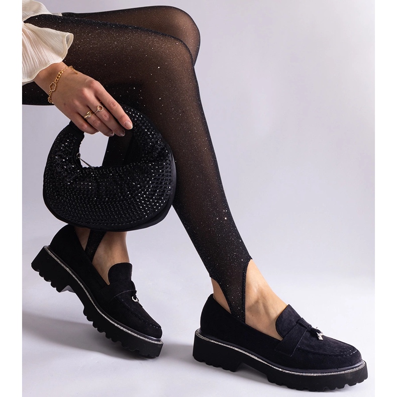 Mocasines negros de piel de gamuza con un adorno 2