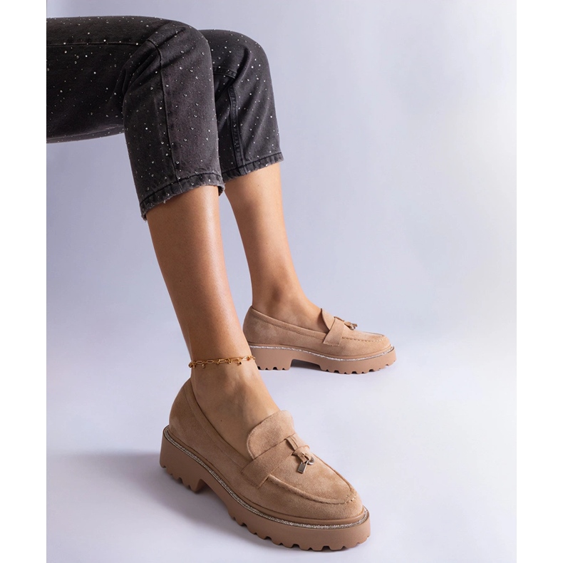 Mocasines beige confeccionados en piel eco-ante 1