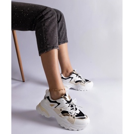 Zapatillas deportivas blancas y negras. blanco 1
