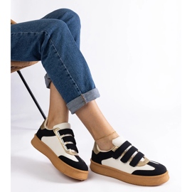 Zapatillas negras con cierre de velcro. negro 3