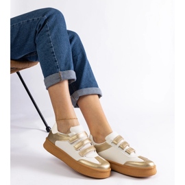Zapatillas doradas con cierre de velcro. dorado 3