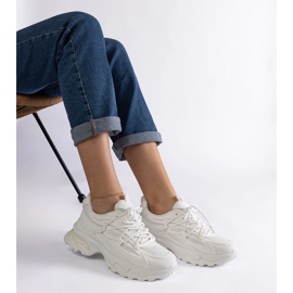 Zapatillas deportivas blancas con suela maciza. blanco 3