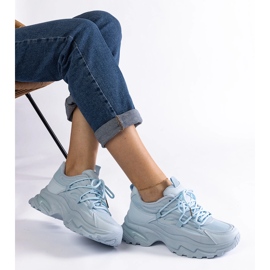 Zapatillas deportivas azules con suela maciza. 2