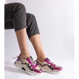 Zapatillas rosas decoradas con un cordón de circonitas. rosado 3