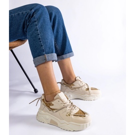 Zapatillas de mujer beige con purpurina. 1