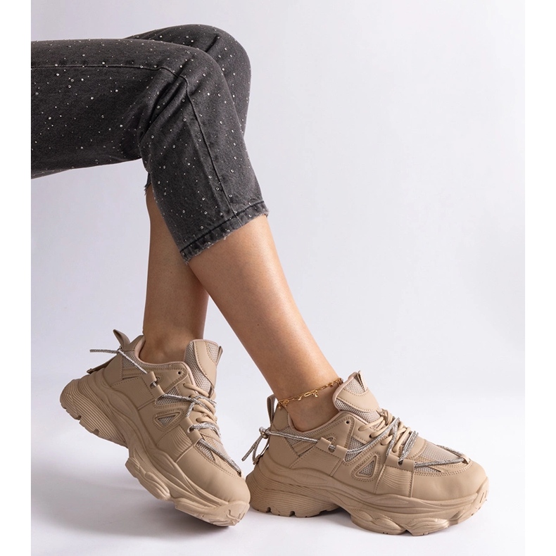 Zapatillas deportivas de mujer beige oscuro. 2