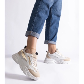 Zapatillas de mujer beige y doradas. 4