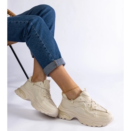 Zapatillas deportivas de mujer beige. 1 Zapatillas deportivas de mujer beige. 1